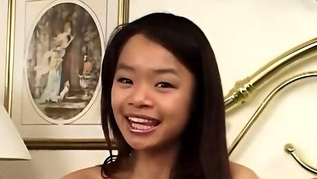 Foi to bom foder essa virgem que eu gozei e continuei socando - Young Asian Videos